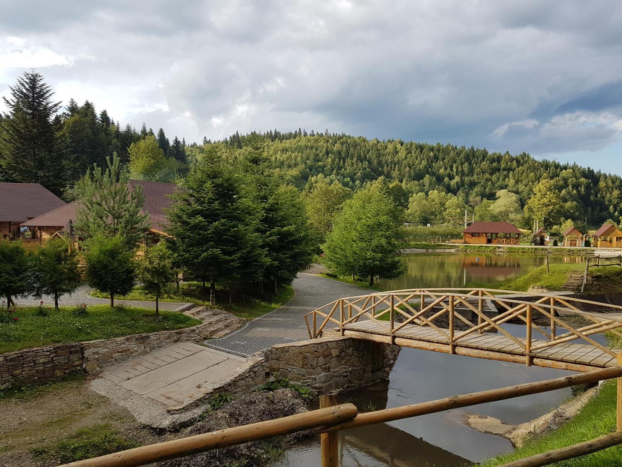 відпочинково- оздоровчий комплекс опака з форельником * Skhidnytsia